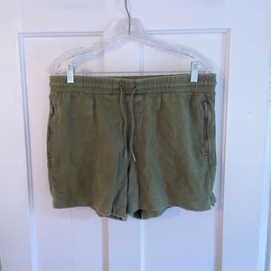 Green Athletic Works size Large Shorts